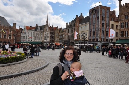 Erynn and Greta Brugge Markt3